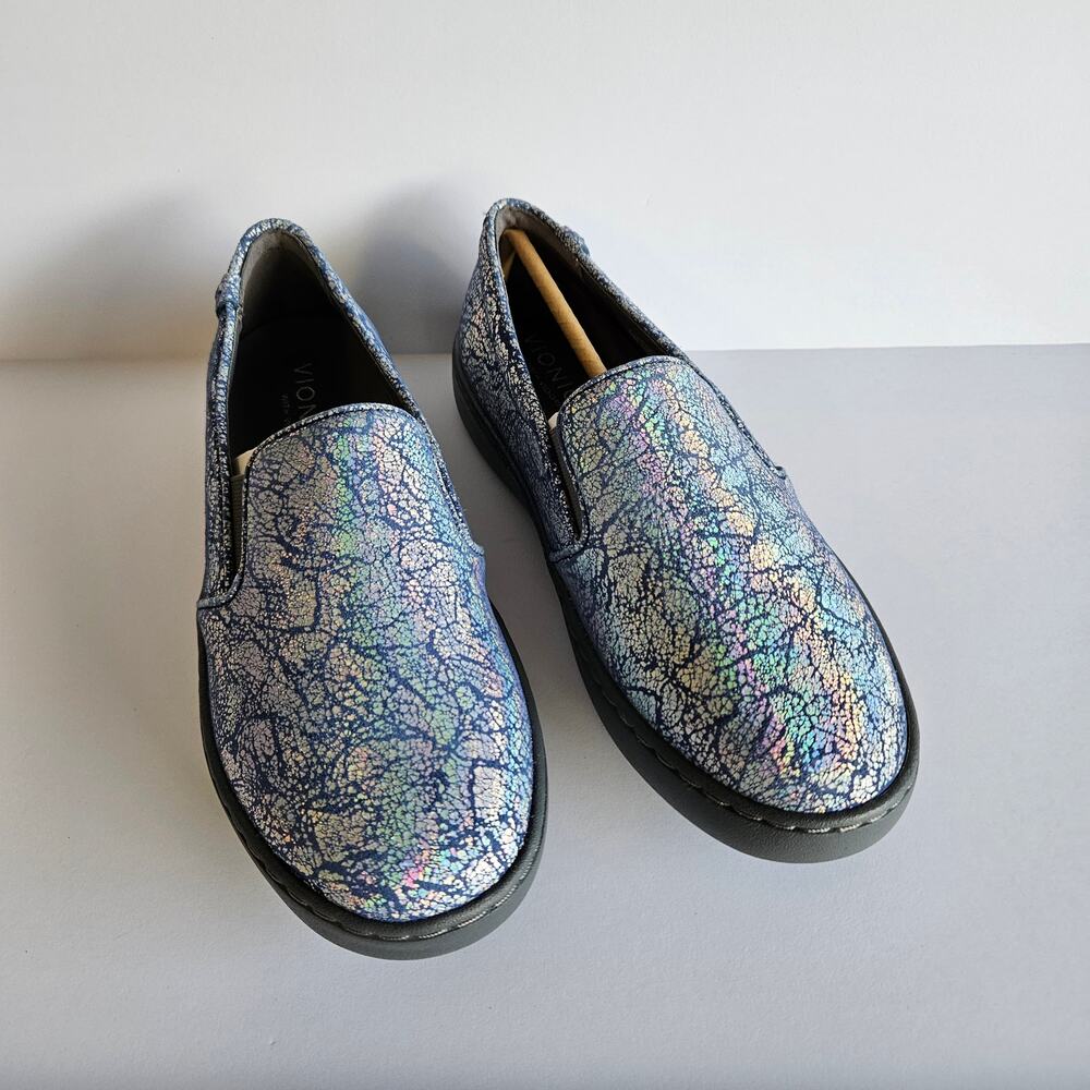 Vionic Women’s Pro Avery Iridescent Metallic Silver and Blue Slip On Shoe 7